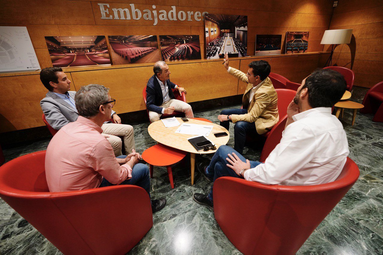 ©Ayto.Granada: EL ALCALDE SE REÚNE CON LA DIRECCIÓN DEL PALACIO DE CONGRESOS PARA CERRAR LOS DETALLES DE LA CUMBRE EUROPEA DE OCTUBRE ©Ayto.Granada: EL ALCALDE SE REÚNE CON LA DIRECCIÓN DEL PALACIO DE CONGRESOS PARA CERRAR LOS DETALLES DE LA CUMBRE EUROPEA DE OCTUBRE